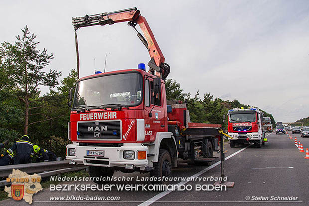 20160708 Verkehrsunfall A2 Südautobahn RFb Süd bei Wöllersdorf Foto: © Stefan Schneider