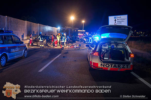 20160711 Verkehrsunfall mit Personenrettung am Autobahnzubringer Bad Vöslau  Foto: © Stefan Schneider