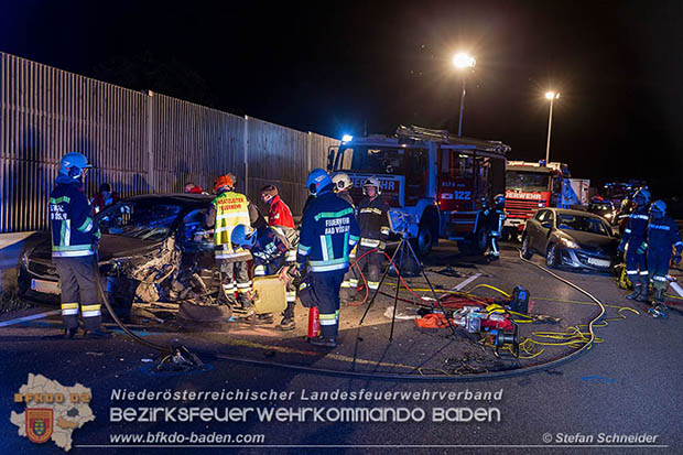 20160711 Verkehrsunfall mit Personenrettung am Autobahnzubringer Bad Voeslau  Foto: © Stefan Schneider