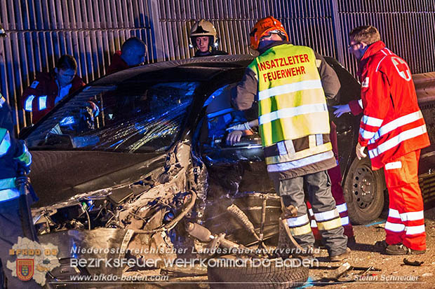 20160711 Verkehrsunfall mit Personenrettung am Autobahnzubringer Bad Voeslau  Foto: © Stefan Schneider