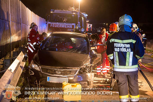 20160711 Verkehrsunfall mit Personenrettung am Autobahnzubringer Bad Voeslau  Foto: © Stefan Schneider