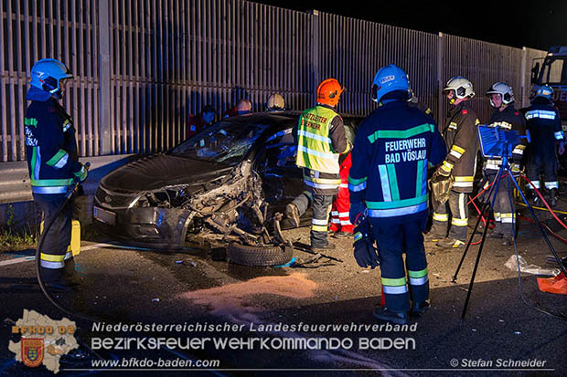 20160711 Verkehrsunfall mit Personenrettung am Autobahnzubringer Bad Voeslau  Foto: © Stefan Schneider