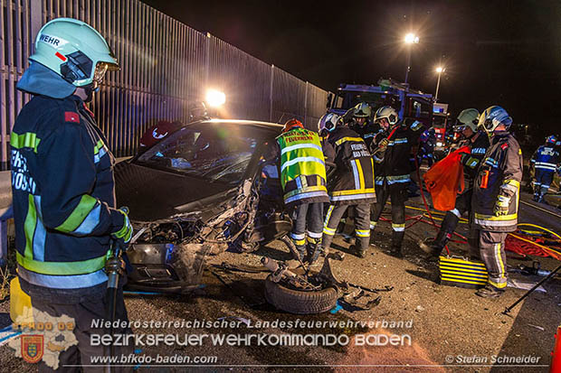 20160711 Verkehrsunfall mit Personenrettung am Autobahnzubringer Bad Voeslau  Foto: © Stefan Schneider