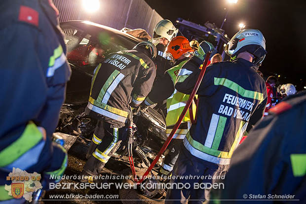 20160711 Verkehrsunfall mit Personenrettung am Autobahnzubringer Bad Voeslau  Foto: © Stefan Schneider