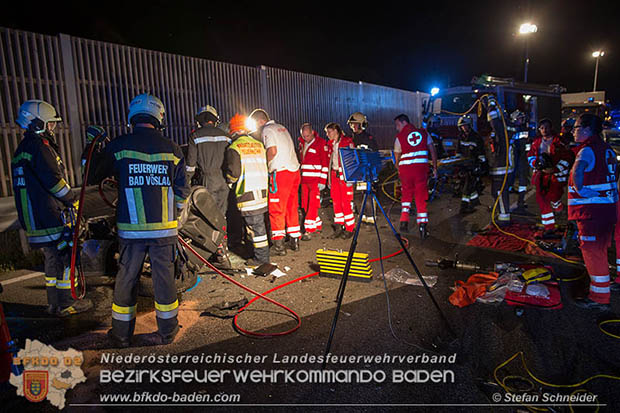 20160711 Verkehrsunfall mit Personenrettung am Autobahnzubringer Bad Voeslau  Foto: © Stefan Schneider