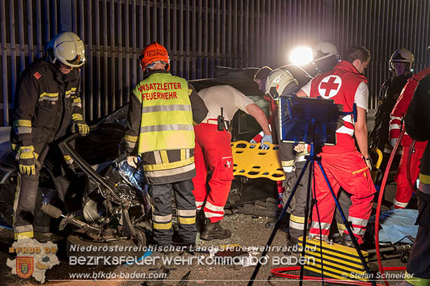 20160711 Verkehrsunfall mit Personenrettung am Autobahnzubringer Bad Voeslau  Foto: © Stefan Schneider