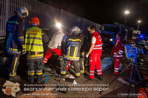 20160711 Verkehrsunfall mit Personenrettung am Autobahnzubringer Bad Voeslau  Foto: © Stefan Schneider