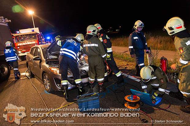 20160711 Verkehrsunfall mit Personenrettung am Autobahnzubringer Bad Voeslau  Foto: © Stefan Schneider
