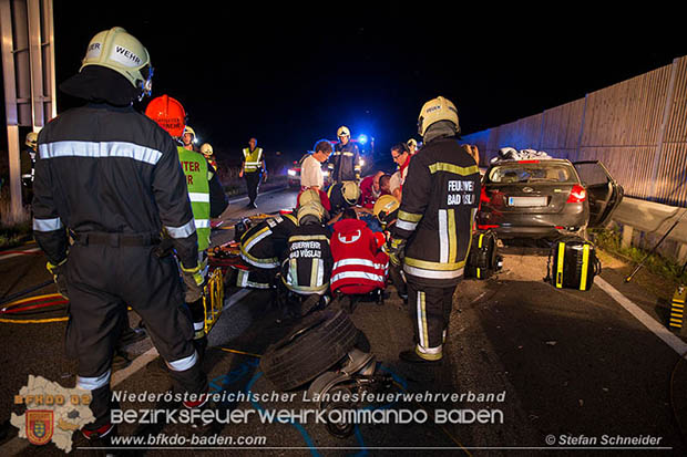 20160711 Verkehrsunfall mit Personenrettung am Autobahnzubringer Bad Voeslau  Foto: © Stefan Schneider