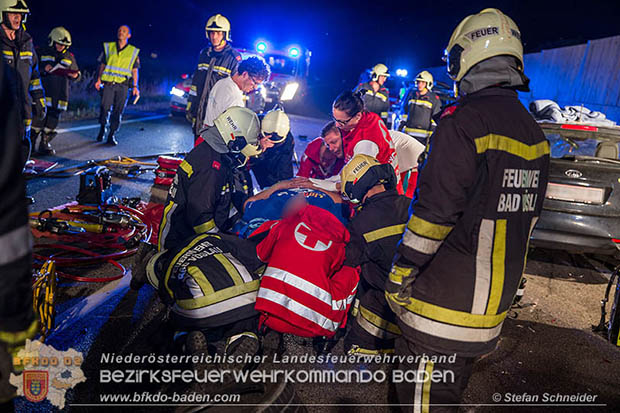 20160711 Verkehrsunfall mit Personenrettung am Autobahnzubringer Bad Voeslau  Foto: © Stefan Schneider