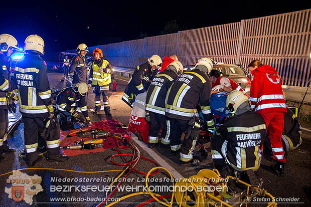 20160711 Verkehrsunfall mit Personenrettung am Autobahnzubringer Bad Voeslau  Foto: © Stefan Schneider