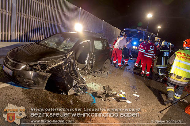 20160711 Verkehrsunfall mit Personenrettung am Autobahnzubringer Bad Voeslau  Foto: © Stefan Schneider