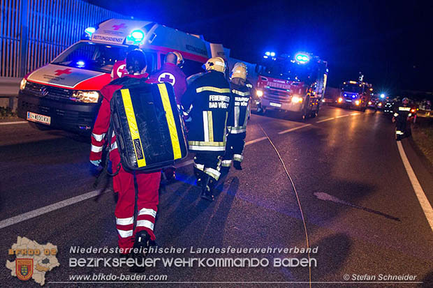 20160711 Verkehrsunfall mit Personenrettung am Autobahnzubringer Bad Voeslau  Foto: © Stefan Schneider