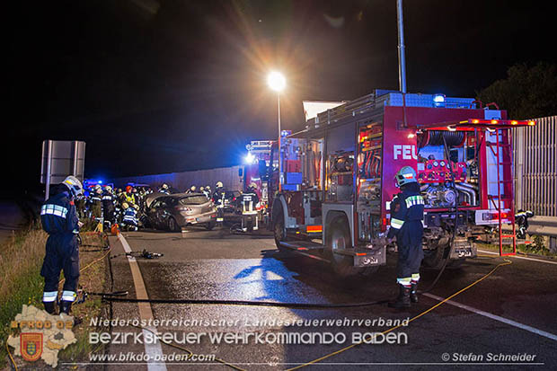 20160711 Verkehrsunfall mit Personenrettung am Autobahnzubringer Bad Voeslau  Foto: © Stefan Schneider