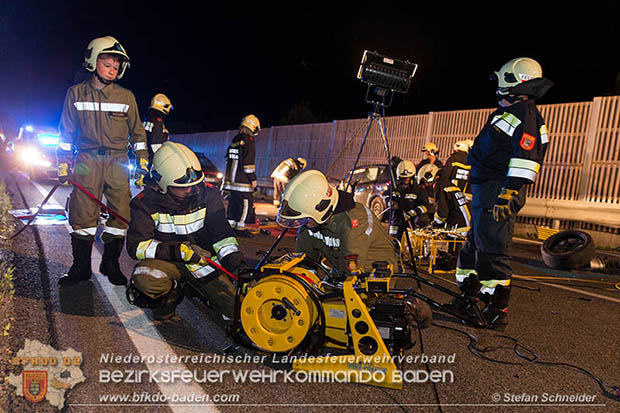 20160711 Verkehrsunfall mit Personenrettung am Autobahnzubringer Bad Voeslau  Foto: © Stefan Schneider