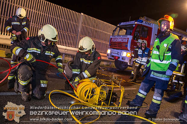 20160711 Verkehrsunfall mit Personenrettung am Autobahnzubringer Bad Voeslau  Foto: © Stefan Schneider