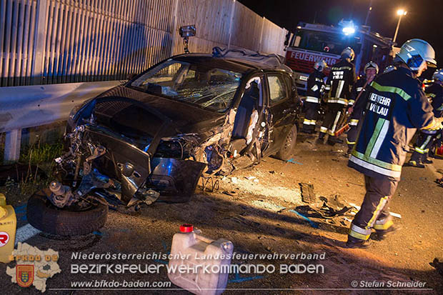 20160711 Verkehrsunfall mit Personenrettung am Autobahnzubringer Bad Voeslau  Foto: © Stefan Schneider