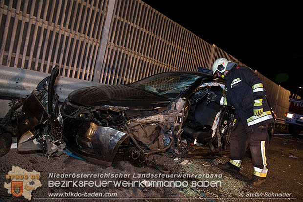 20160711 Verkehrsunfall mit Personenrettung am Autobahnzubringer Bad Voeslau  Foto: © Stefan Schneider