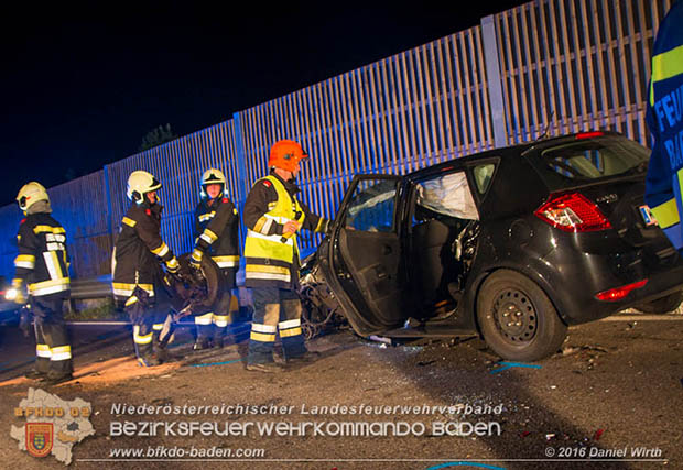 20160711 Verkehrsunfall mit Personenrettung am Autobahnzubringer Bad Voeslau  Foto: © Daniel Wirth