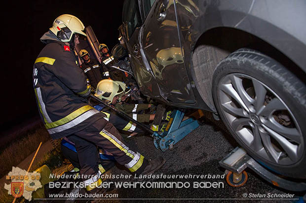 20160711 Verkehrsunfall mit Personenrettung am Autobahnzubringer Bad Voeslau  Foto: © Stefan Schneider