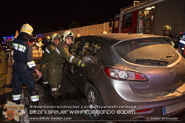 20160711 Verkehrsunfall mit Personenrettung am Autobahnzubringer Bad Voeslau  Foto: © Stefan Schneider