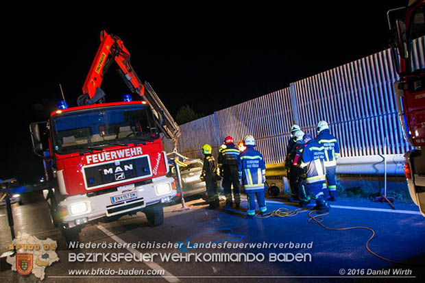 20160711 Verkehrsunfall mit Personenrettung am Autobahnzubringer Bad Voeslau  Foto: © Daniel Wirth