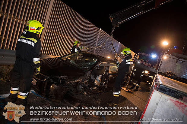20160711 Verkehrsunfall mit Personenrettung am Autobahnzubringer Bad Voeslau  Foto: © Stefan Schneider
