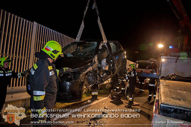 20160711 Verkehrsunfall mit Personenrettung am Autobahnzubringer Bad Voeslau  Foto: © Stefan Schneider
