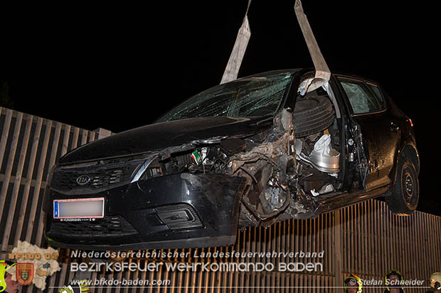 20160711 Verkehrsunfall mit Personenrettung am Autobahnzubringer Bad Voeslau  Foto: © Stefan Schneider