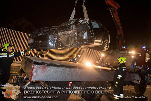 20160711 Verkehrsunfall mit Personenrettung am Autobahnzubringer Bad Voeslau  Foto: © Stefan Schneider