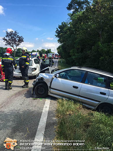 20160712 Verkehrsunfall auf der LB60 Weigelsdorf-Pottendorf  Foto: © Rene Weiner