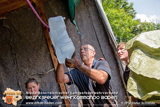 20160726 Pferd über steile Böschung in Baden abgestürzt  Foto: © Stefan Schneider