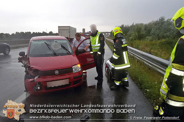 20160809 Verkehrsunfall auf der A3 zwischen Pottendorf und Ebreichsdorf Foto: © FF Pottendorf 20160809 Verkehrsunfall auf der A3 zwischen Pottendorf und Ebreichsdorf Foto: © FF Pottendorf
