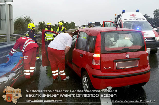 20160809 Verkehrsunfall auf der A3 zwischen Pottendorf und Ebreichsdorf Foto: © FF Pottendorf 20160809 Verkehrsunfall auf der A3 zwischen Pottendorf und Ebreichsdorf Foto: © FF Pottendorf