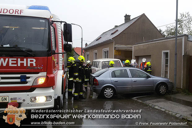 20160809 Verkehrsunfall im Orstgebiet Pottendorf Foto: © FF Pottendorf 20160809 Verkehrsunfall im Orstgebiet Pottendorf Foto: © FF Pottendorf