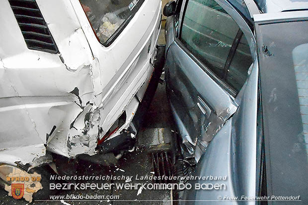 20160809 Verkehrsunfall im Orstgebiet Pottendorf  Foto: © FF Pottendorf