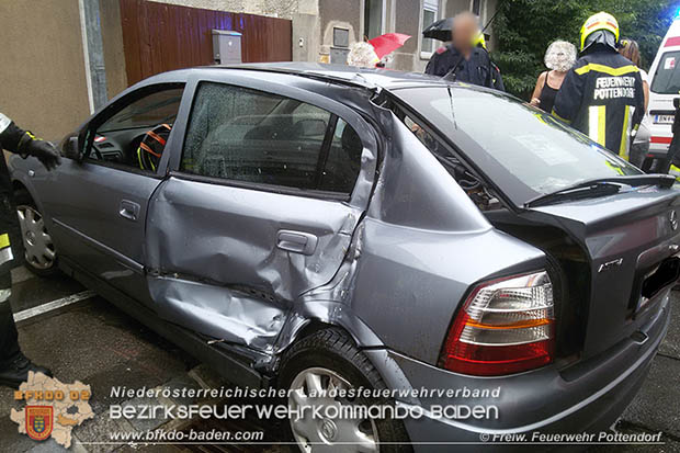 20160809 Verkehrsunfall im Orstgebiet Pottendorf Foto: © FF Pottendorf 20160809 Verkehrsunfall im Orstgebiet Pottendorf Foto: © FF Pottendorf