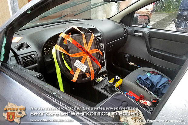 20160809 Verkehrsunfall im Orstgebiet Pottendorf Foto: © FF Pottendorf 20160809 Verkehrsunfall im Orstgebiet Pottendorf Foto: © FF Pottendorf