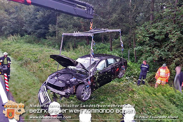 20160809 Verkehrsunfall auf der A21  Foto: © FF Alland