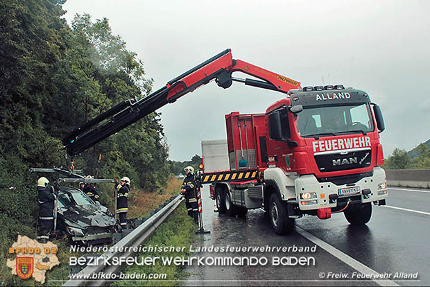 20160810 Verkehrsunfall auf der A21  Foto: © FF Alland