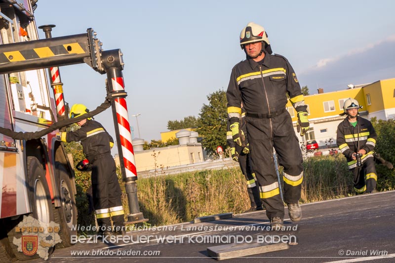 20160817 Baggerbergung Teesdorf, Foto Daniel Wirth 20160817 Baggerbergung Teesdorf, Foto Daniel Wirth