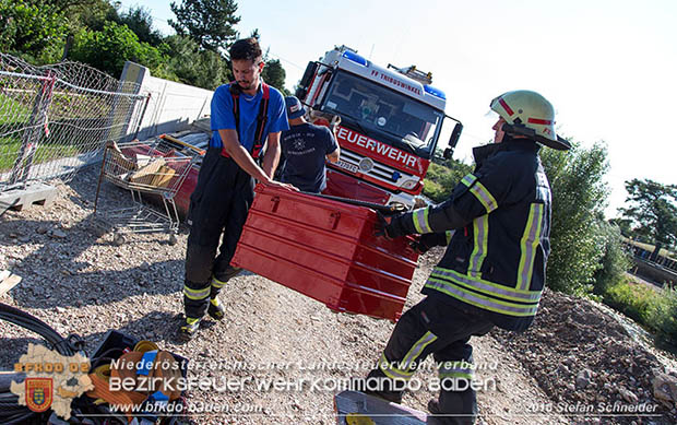 20160823 Baufahrzeugbergung in Tribuswinkel Foto: © Stefan Schneider 20160823 Baufahrzeugbergung in Tribuswinkel Foto: © Stefan Schneider