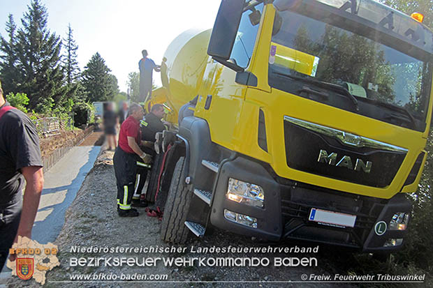 20160823 Baufahrzeugbergung in Tribuswinkel Foto: © FF Tribuswinkel 20160823 Baufahrzeugbergung in Tribuswinkel Foto: © FF Tribuswinkel