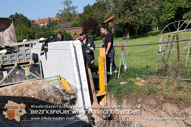 20160823 Baufahrzeugbergung in Tribuswinkel Foto: © Stefan Schneider 20160823 Baufahrzeugbergung in Tribuswinkel Foto: © Stefan Schneider