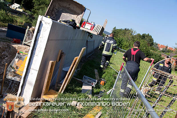 20160823 Baufahrzeugbergung in Tribuswinkel Foto: © Stefan Schneider 20160823 Baufahrzeugbergung in Tribuswinkel Foto: © Stefan Schneider