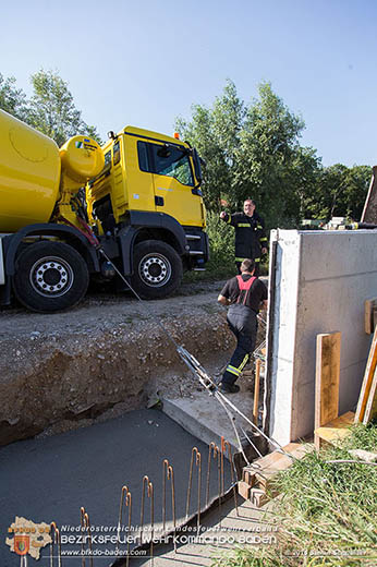 20160823 Baufahrzeugbergung in Tribuswinkel Foto: © Stefan Schneider 20160823 Baufahrzeugbergung in Tribuswinkel Foto: © Stefan Schneider