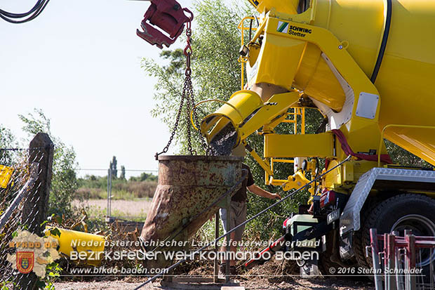 20160823 Baufahrzeugbergung in Tribuswinkel Foto: © Stefan Schneider 20160823 Baufahrzeugbergung in Tribuswinkel Foto: © Stefan Schneider