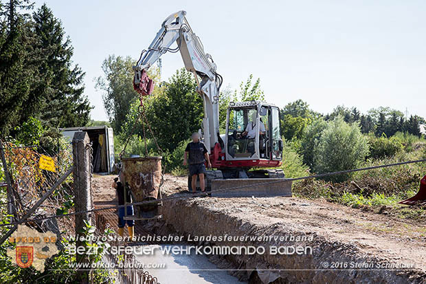 20160823 Baufahrzeugbergung in Tribuswinkel Foto: © Stefan Schneider 20160823 Baufahrzeugbergung in Tribuswinkel Foto: © Stefan Schneider