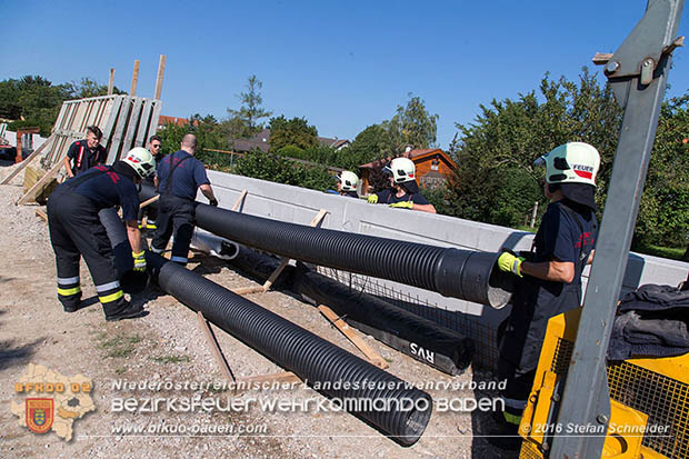 20160823 Baufahrzeugbergung in Tribuswinkel Foto: © Stefan Schneider 20160823 Baufahrzeugbergung in Tribuswinkel Foto: © Stefan Schneider