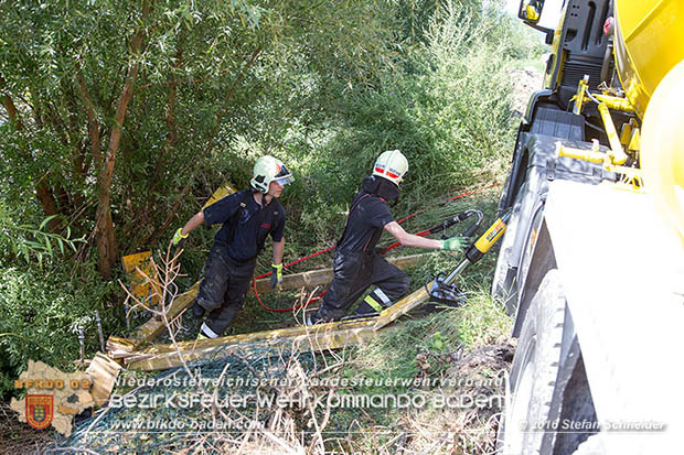 20160823 Baufahrzeugbergung in Tribuswinkel Foto: © Stefan Schneider 20160823 Baufahrzeugbergung in Tribuswinkel Foto: © Stefan Schneider